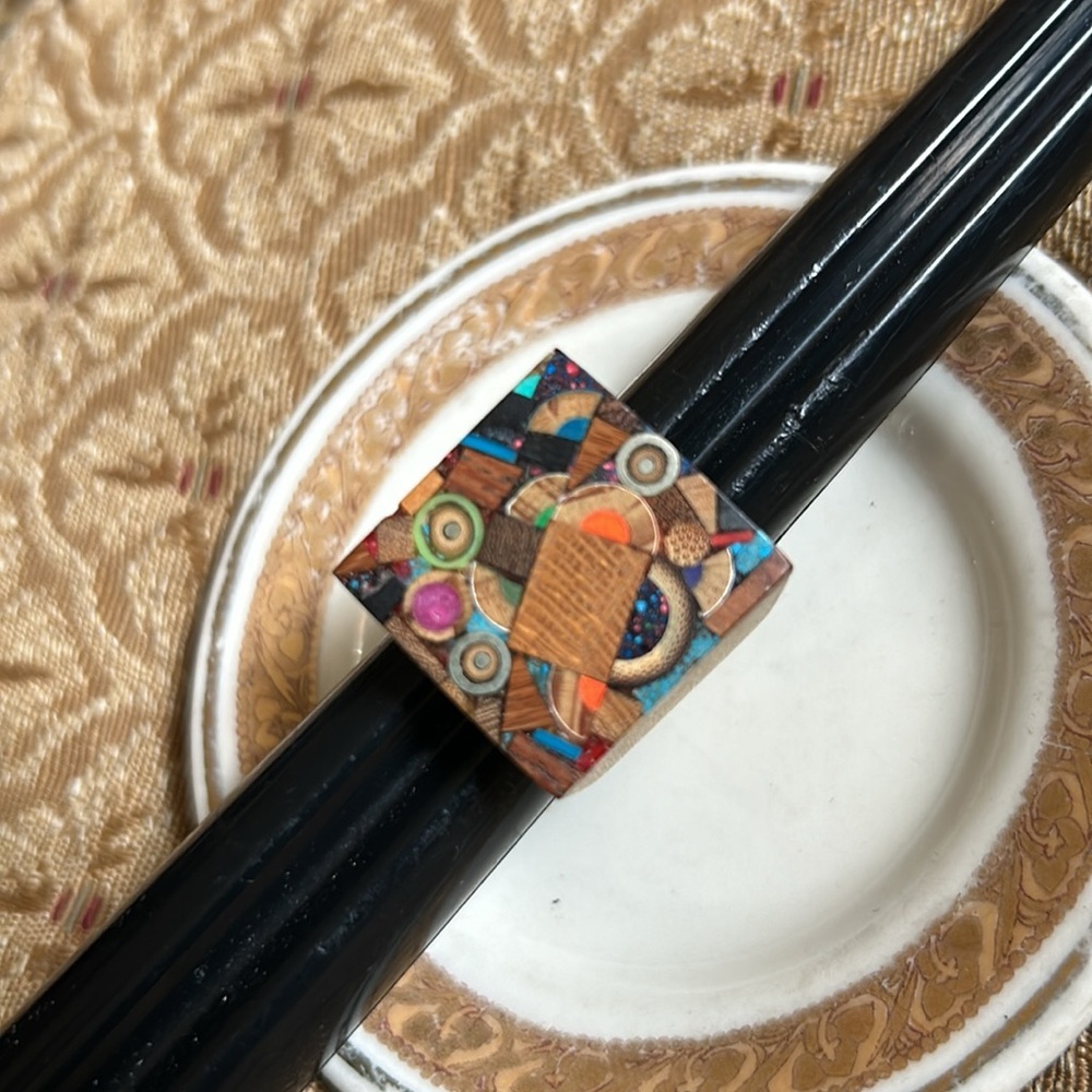 Vintage Wood & Resin Abstract Design Ring - Picture 6 of 8